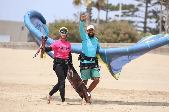 Kitesurf instructors on the beach